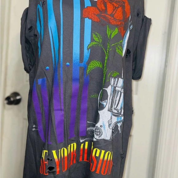 Guns N' Roses Tops - Guns N’ Roses Oversized Distressed Tee \ Grey Graphic T-shirt